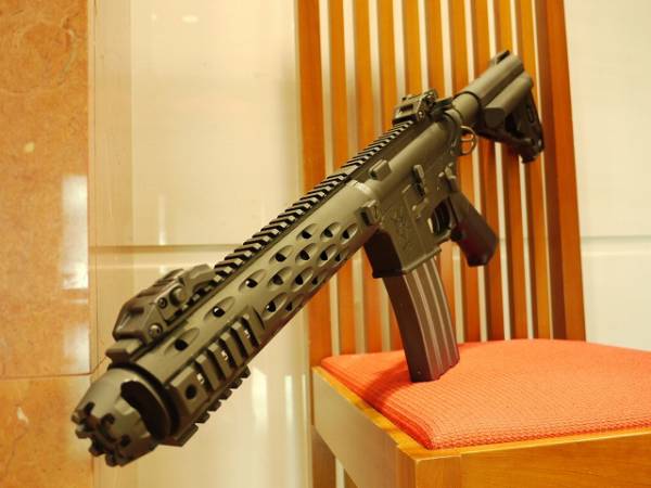 VFC M4 VR16 Saber CQB MOSFET 流速ハイサイクル 外装カスタム