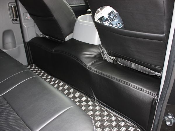 ■新品訳有 200系ハイエース レザーリアデッキカバー ワイド用