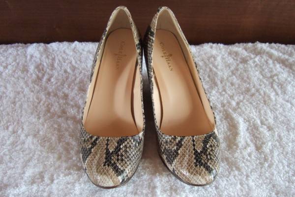 コールハーン★ヘビ柄ウェッジヒールパンプス