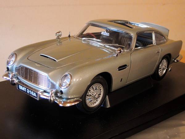 DB5 オートアート アストンマーチン 1⁄18 007 Goldfinger Bond James