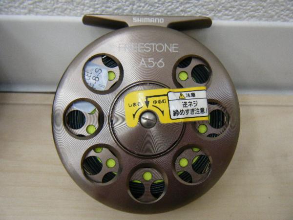 tむ7▼美品 シマノ フリーストーンLA5・6 ケース入 フライリール