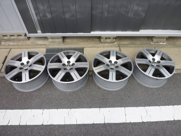 ニュービートル　純正　アルミホイール　１６インチ　