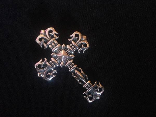 秋*様 CHROME HEARTS クロス チャーム ペンダントトップ クロムハーツ HEARTS クロスモチーフ特集 クロム Chrome CHROME Hearts