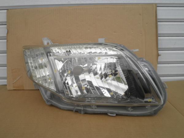 即決　カローラ　ＮＺＥ１４１　ハロゲン　右ヘッドライト