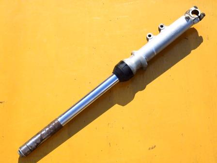 カワサキ純正H2 SS750用フロントフォーク １本