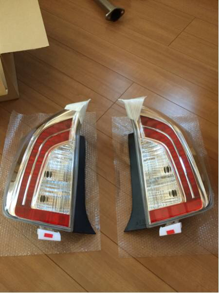プリウスZVW30後期純正テールランプ左右新品未使用品☆☆☆