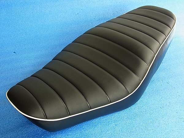 □ W650 純正 タックロール シート 金具付 美品 W400 □ シート