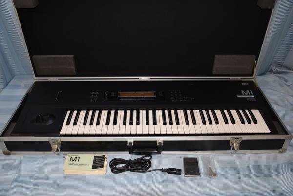 K01081■Korg シンセサイザー M1 コルグ　HC付き■