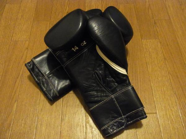 Winning ボクシンググローブ 14オンス 美品 黒 定価28620円 Winning ボクシンググローブ 14オンス 美品 黒 定価28620円