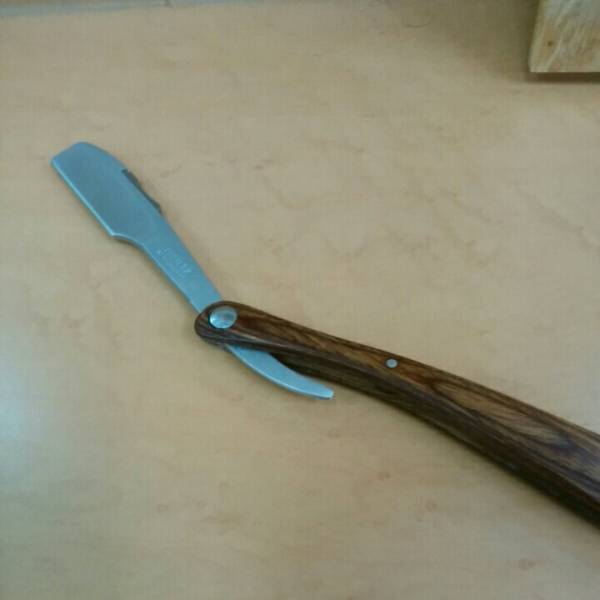 フェザーレザー中古ハンドルは木製