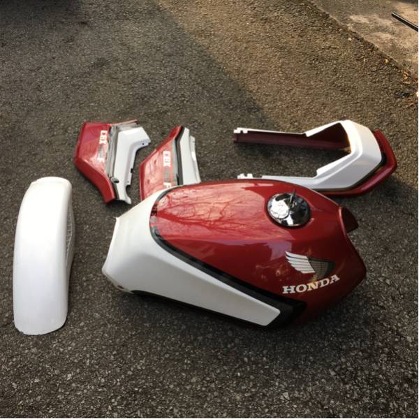 HONDA CBX400FF 2型赤白純正タンクサイドカバーテール CBX400F2型タンク、テール、サイドカバー HONDA CBX400FF 2型赤白純正