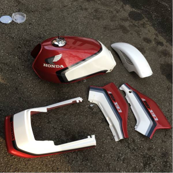CBX400F2型タンク、テール、サイドカバー HONDA CBX400FF 2型赤白純正