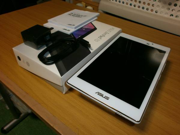 ASUS ZenPad 7.0 P01W (Z370C-WH16) ホワイト　中古美品