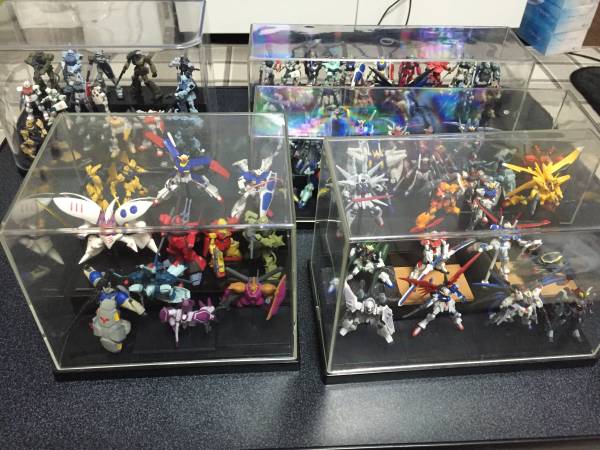 ガンダム　フィギュアたくさん　ケース付き