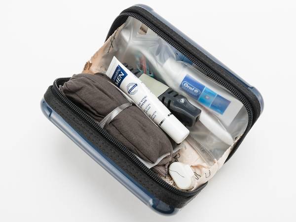 16401 未開封 RIMOWA ルフトハンザ ポーチ リモワ アメニティ スーツ