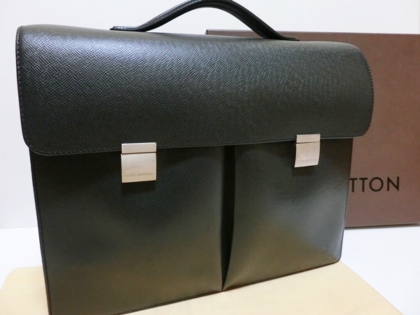 ★超美品★ ヴィトン / タイガ / カザン（破れなし）