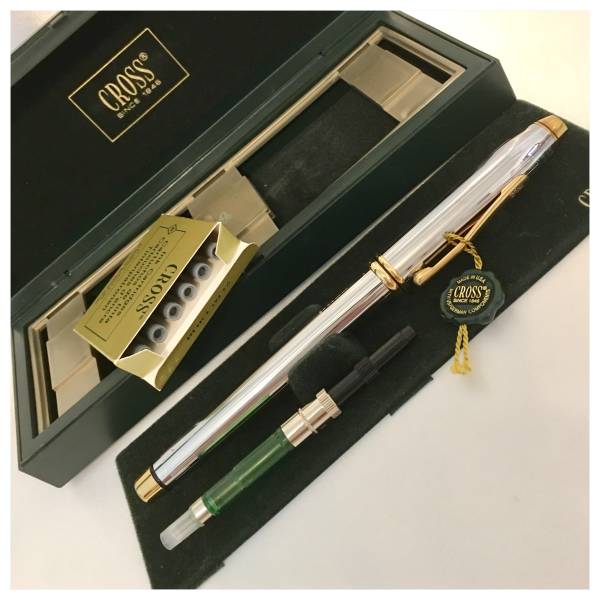 CROSS 万年筆 レザーペンケース付き　ギフトセット　レア 未使用 CROSS クロス 万年筆 ケース他 付属品付き ご覧いただき