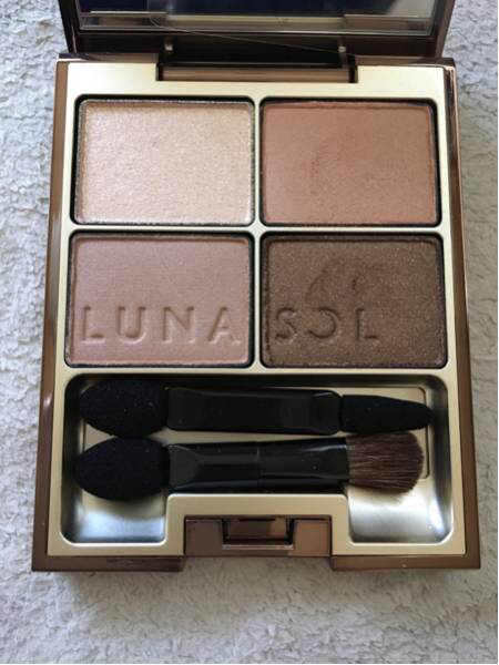 ルナソル ・ スキンモデリングアイズ ・ 01