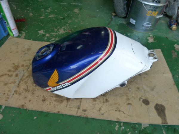 NS400R?　フューエルタンク　トリコロール？ロスマンズ？