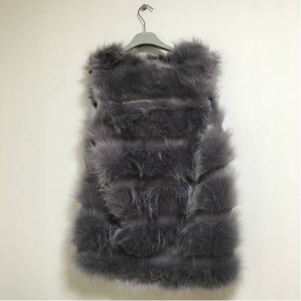 【新品＊送料込】フェイクファーベスト グレー