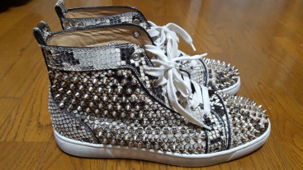 Christian スタッズ Louboutin パイソン スニーカー クリスチャン