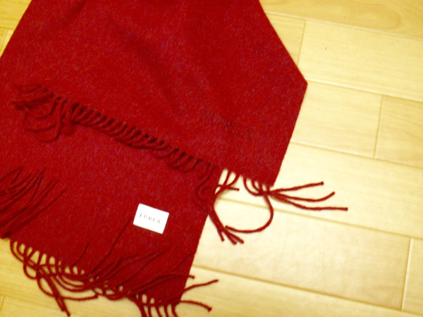 美品FURLA★赤のマフラー