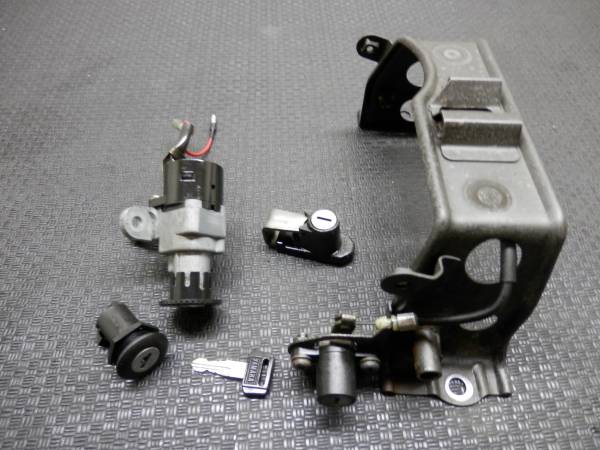 純正キーシリンダーセット50V 初期型シグナス125 作動OK