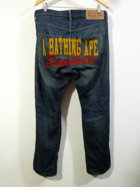 A Bathing Ape アベイシングエイプ デニム ジーンズ M 刺繍加工 あ