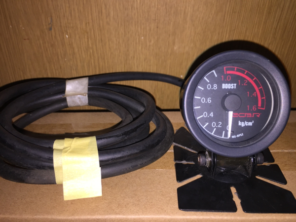 ハイエース キャラバン ディーゼル車に！機械式ブースト計 52φ