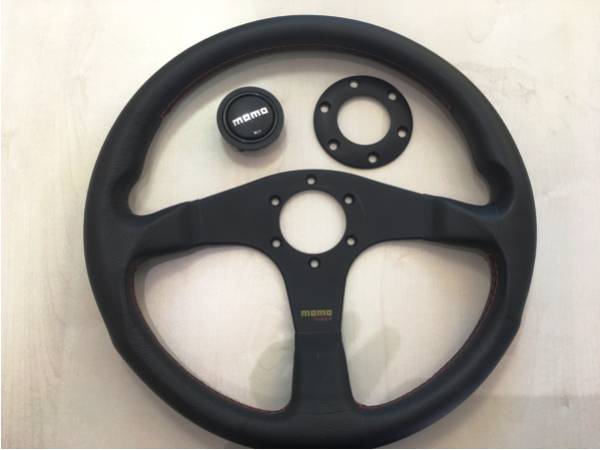 momo チューナー 35パイ 半年程使用品 ステアリング