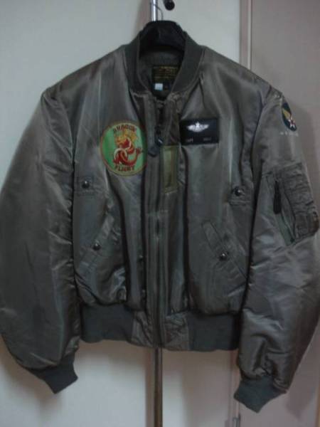 格安アメリカ製美品大きい AVIREX MA-1光沢フライトジャケットXL