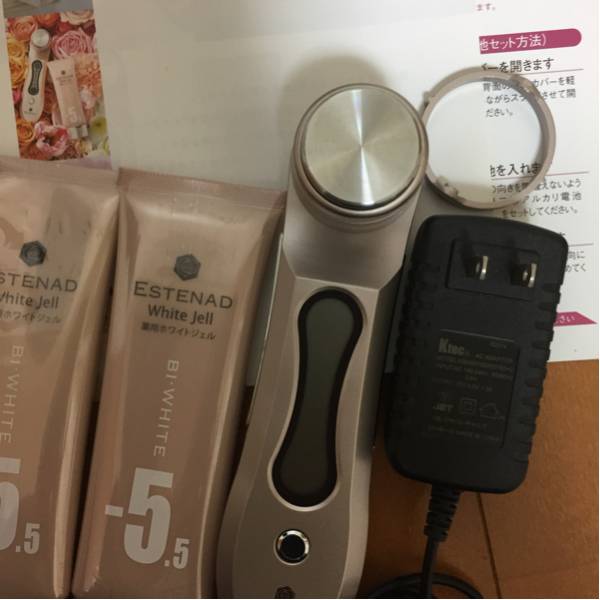 エステナード 薬用ホワイトジェル ⁄ 健康コーポレーション 美顔器