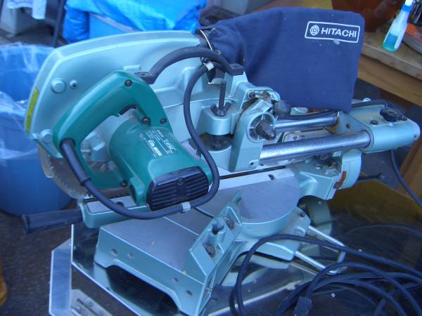 日立　216㎜　卓上スライド丸ノコ　C8FB2