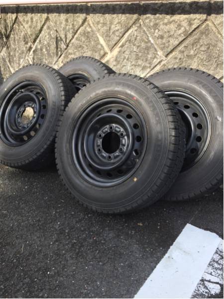 バリ溝スタッドレスDUNLOP WINTER MAXX 185/75R15ハイエース