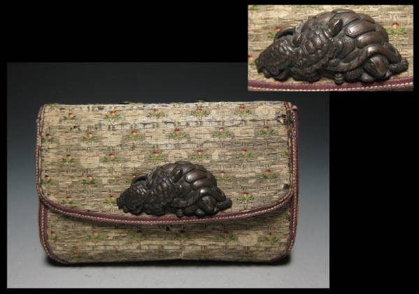 彫金 銅合金 高肉彫 親子亀図 前金具　煙草入れ