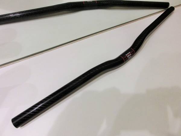 東京発 110ｇ 25.4x600ｍｍ カーボンライザーバー ハンドル 光沢