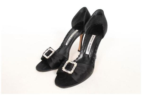 マノロブラニク　ビジュー装飾サテンサンダル[LFWM53472]