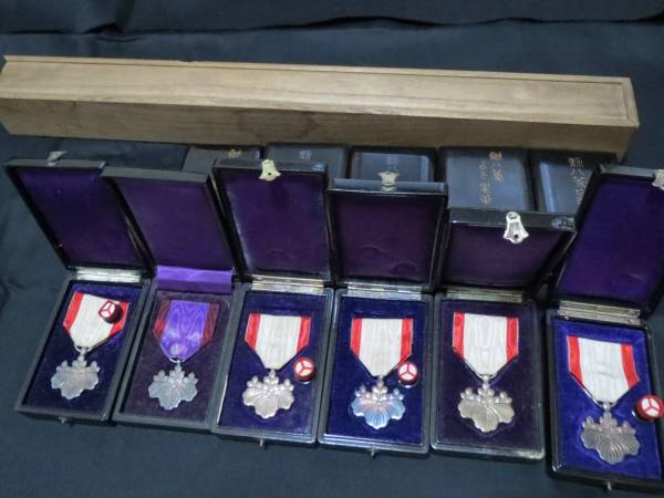勲章 勲八等白色桐葉章 -勲八等白色桐葉勲章の中古品 バッジ 2026年