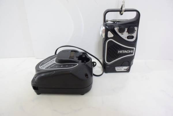 ◇美品!!日立 10V LEDライト付ラジオ　FUR10DL ◇充電器 UC10SFL