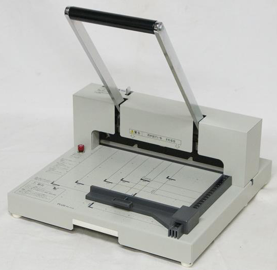 □PLUS 手動裁断機 PK-513L 美品 PLUS プラス 裁断機 断裁機 PK-513LN