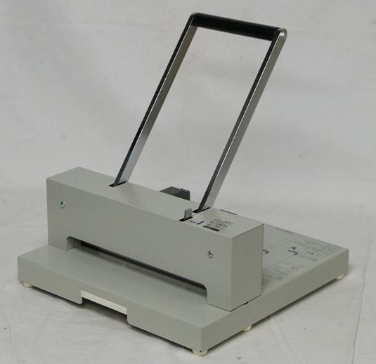 プラス PK-513L PLUS 手動裁断機 裁断機 - 美品PLUS 断裁機 A4 裁断