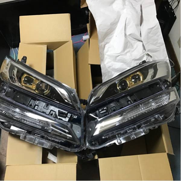 30ヴェルファイア ヘッドライト左右