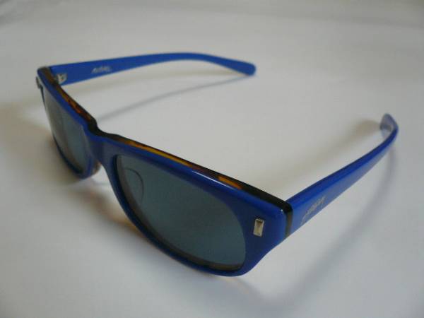 新品同様　超美品　スチューシーサングラス　青　専用ケース付き
