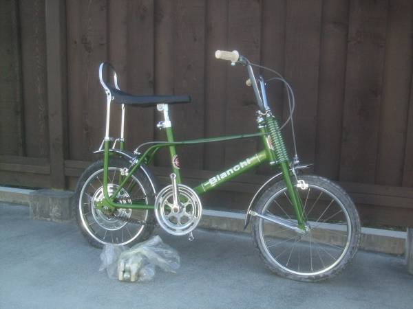 B><BR><BR>商品名：BMX ジャイロ搭載20インチモデル<BR>サイズ：約、W145×D59×H88cm<BR>カラー：マットブラック(つや消しブラック)<BR>配送費用：<BR>その他全国一律  　４５００円<BR>北海道　　　　　 ６５００円<BR>※但し、沖縄や離島などの特別地域などは別途運送会社などにお見積もりとなります。<BR>備考：<BR>※本製品は組立式の状態での出荷となりご到着後、落札者様自身で組立てなどをして頂く必要がございます。サドルやグリップなどのデザインについては若干の仕様変更がある場合がございます。<BR>※未使用品ですが倉庫会社の過剰在庫品や展示商品や長期保管商品などになり発送時の外箱が不足している場合がございますのでその場合はエアパッキンなどで簡易梱包での発送となります。<BR>※同梱不可となります。<BR><BR>【自転車防犯登録のお願い】<BR>自転車購入時や友人等から譲り受けた場合は法律(自転車法第12条第3項)で防犯登録を行う事が義務付けられています。最寄りの自転車販売店で必ず手続きをお願いします。<BR><BR><CENTER><img loading=