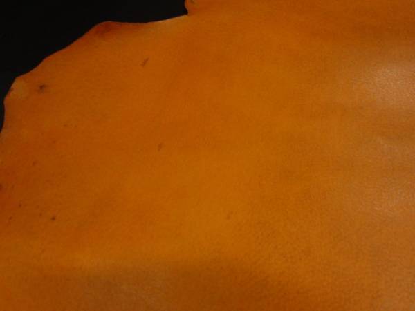 ●ヌメ革●タンニン鞣し/アメ豚革●約126ds●オレンジC●