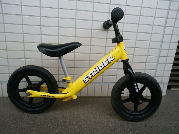 ストライダー　黄色 大人気！ STRIDERストライダー キッズ用ランニングバイク イエロー