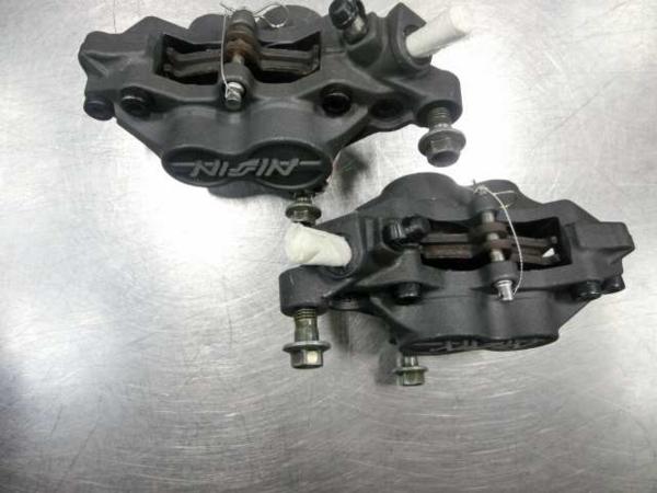 TZR250R レーサーTZ250フロントブレーキキャリパー左右、綺麗☆83mm