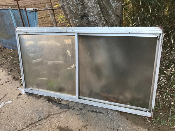 中古アルミサッシ窓 枠付き曇りガラス ジャンク 172×91 DIY 小屋作り 
