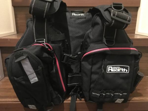 フィッシング Rearth（リアス）ALPHA ブラックライフジャケット
