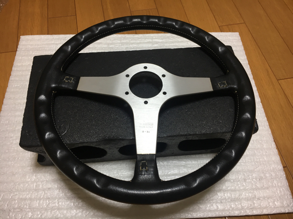 momo モモ gritti グリッティ レザー ステアリング テスタロッサ